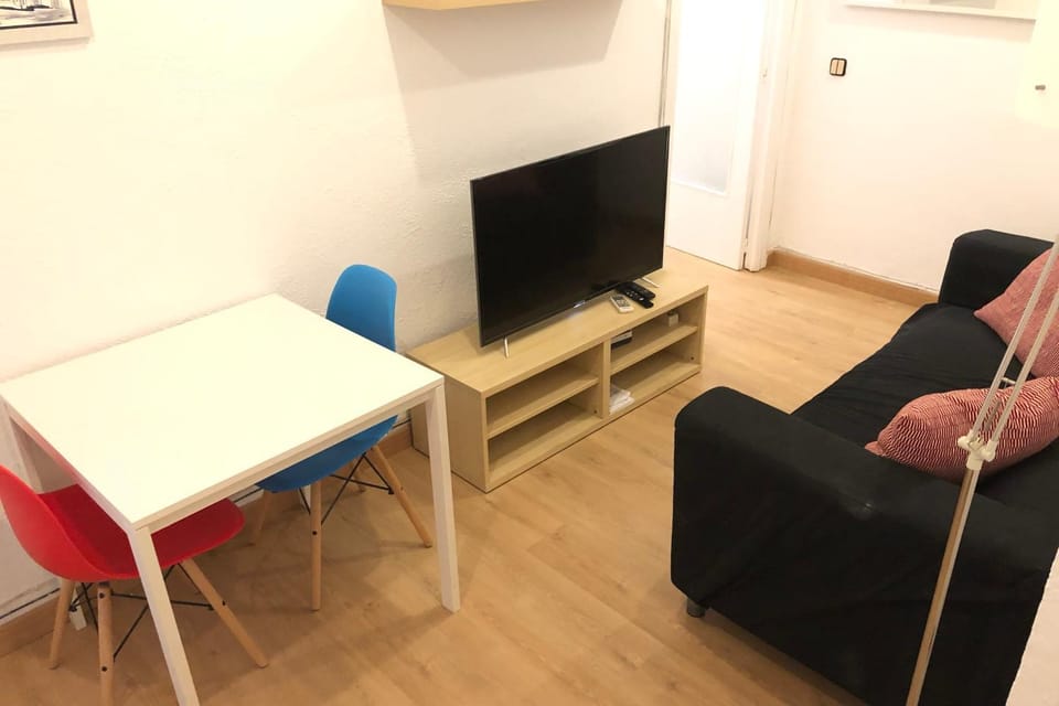 NEW! Cute apartment near metro Apartment in Barcelona