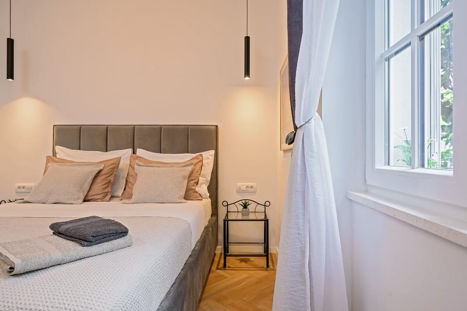 Bed, TV and multimedia