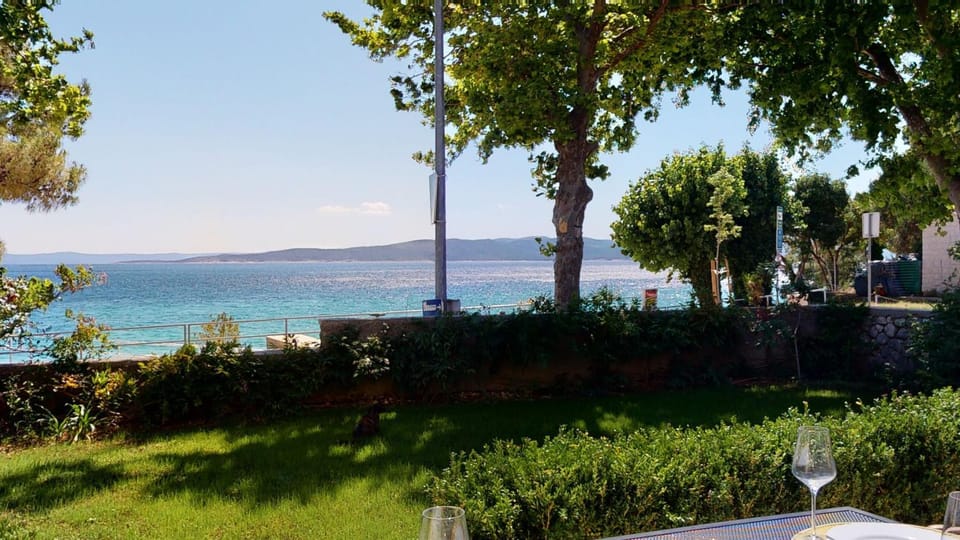 Garden view, Sea view