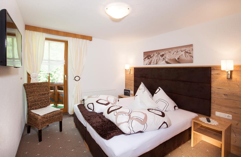 Bed, View (from property/room), Balcony/Terrace, Photo of the whole room, Bedroom