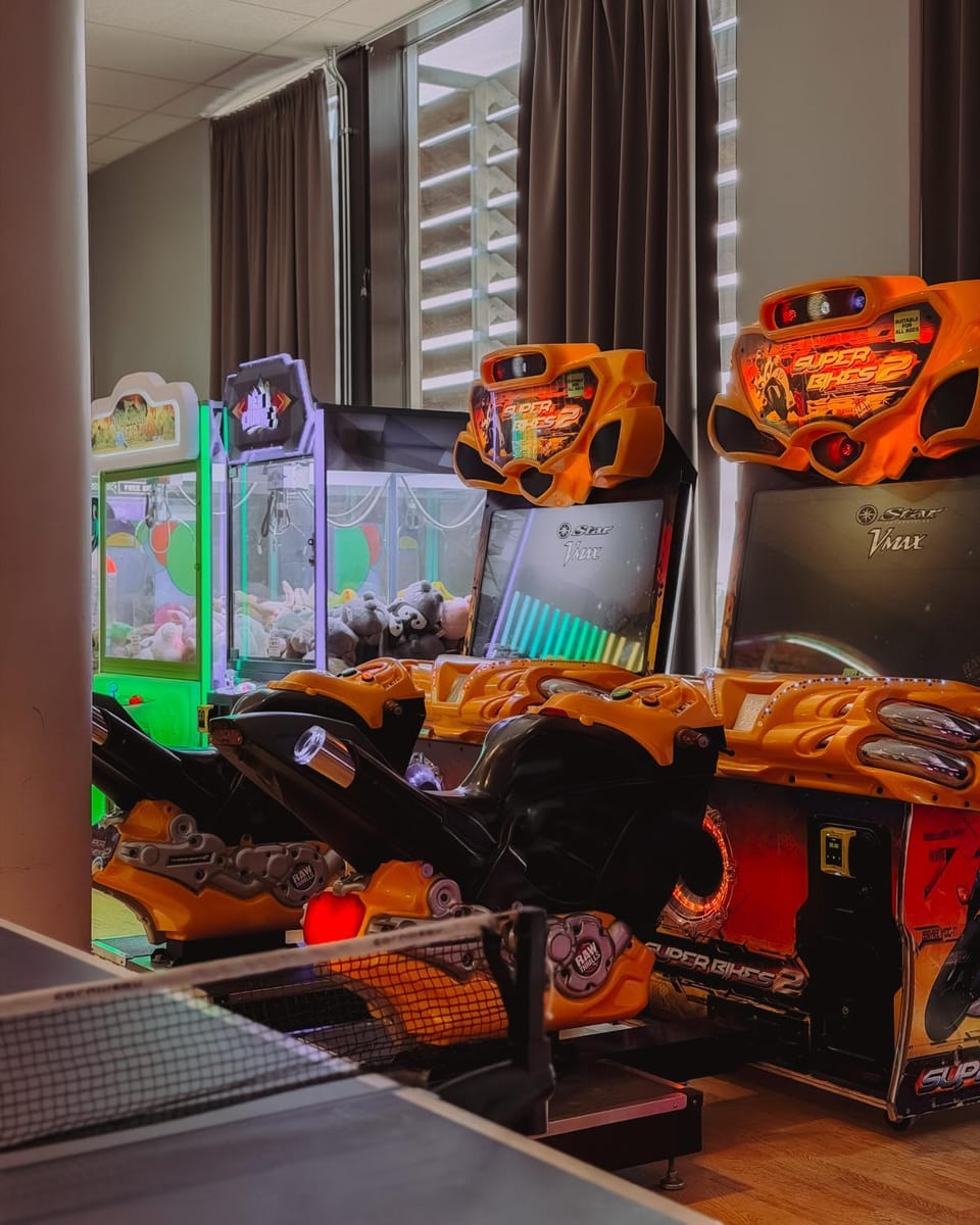 Game Room, Area and facilities