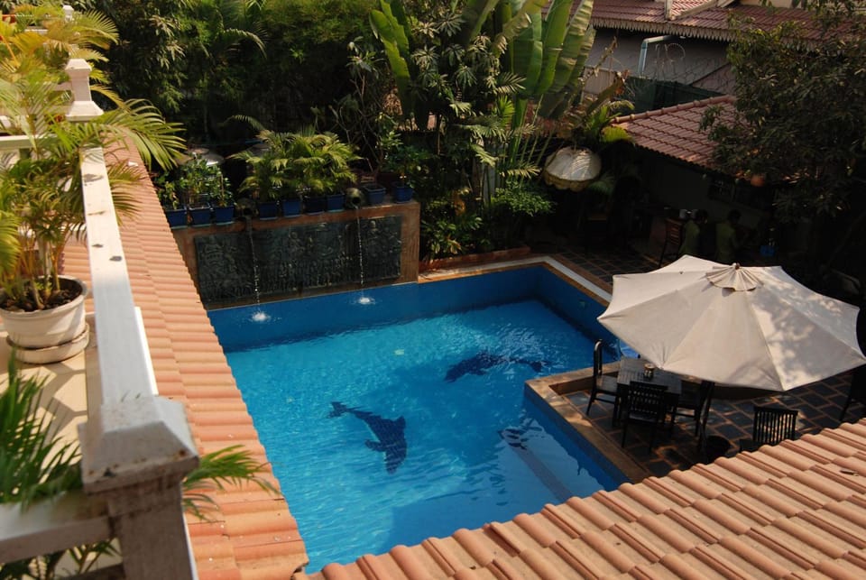 Facade/entrance, Swimming pool