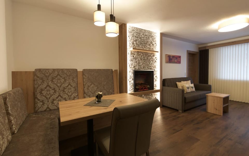 Living room, Seating area, Dining area