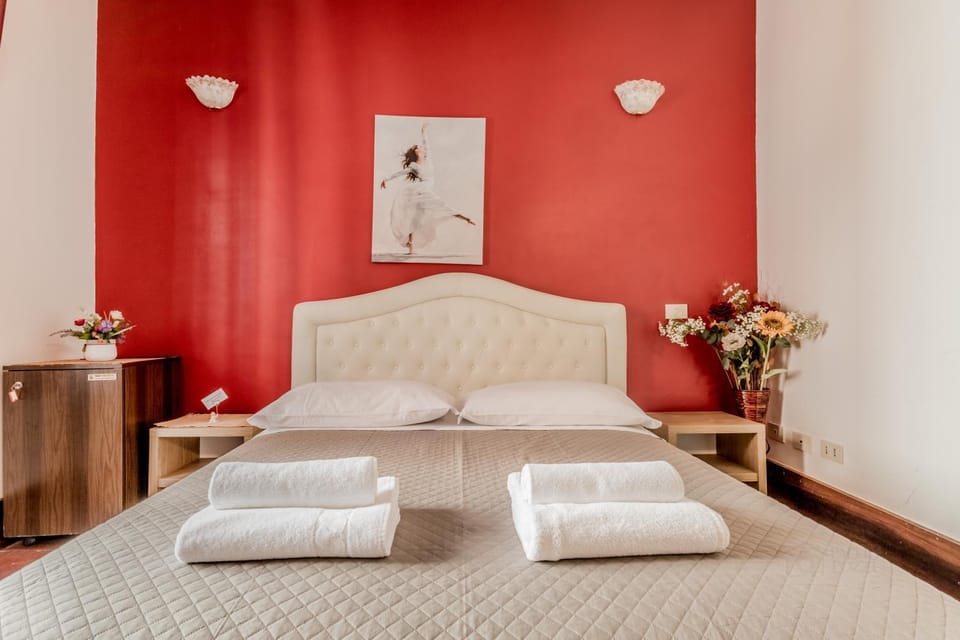 Bed, Bedroom, minibar, towels, wedding