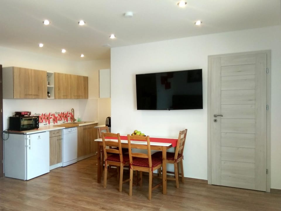 TV and multimedia, Kitchen or kitchenette, Dining area