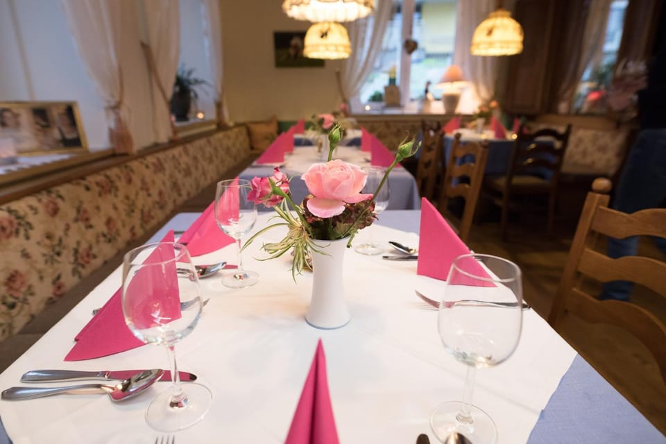 Restaurant/places to eat, Restaurant/places to eat