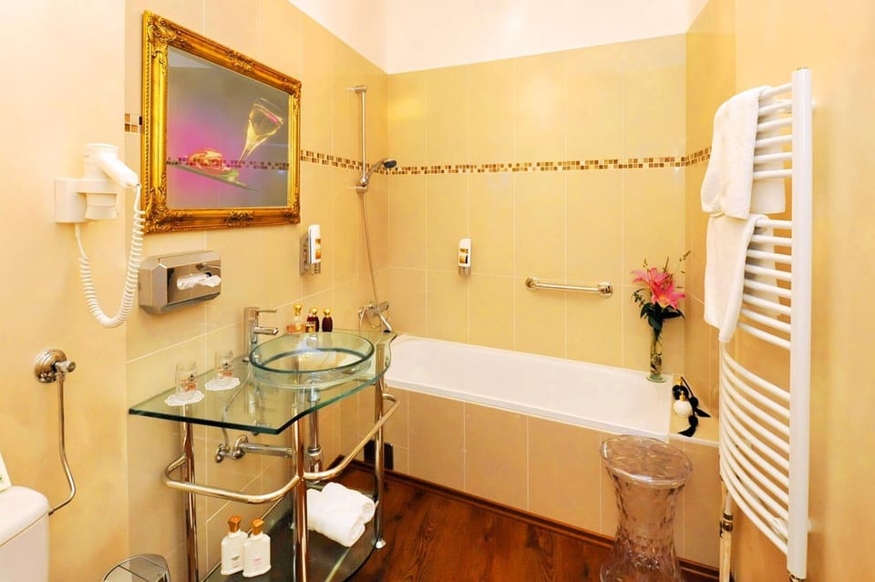 Bathroom, Decorative detail