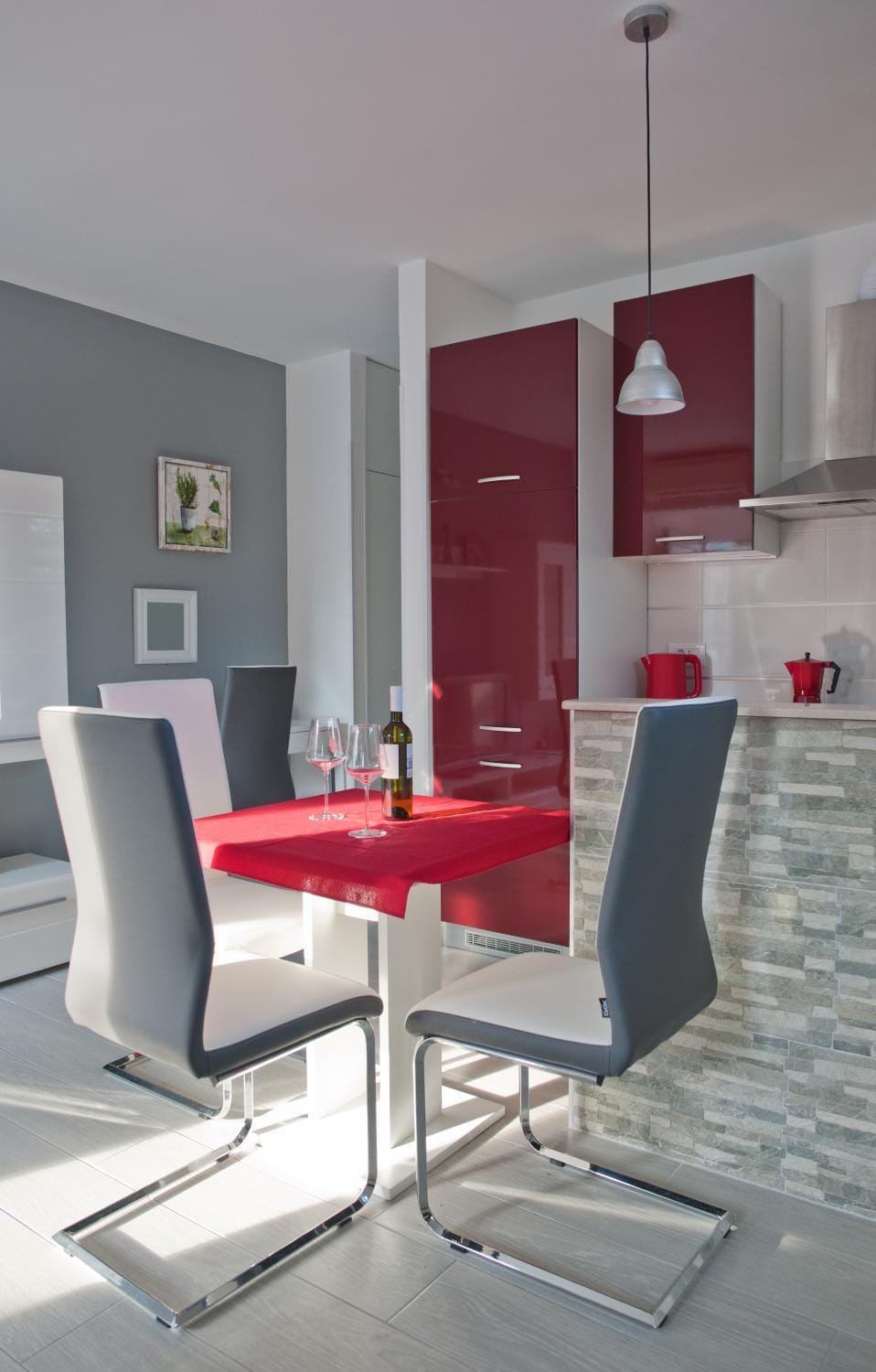 Day, Dining area