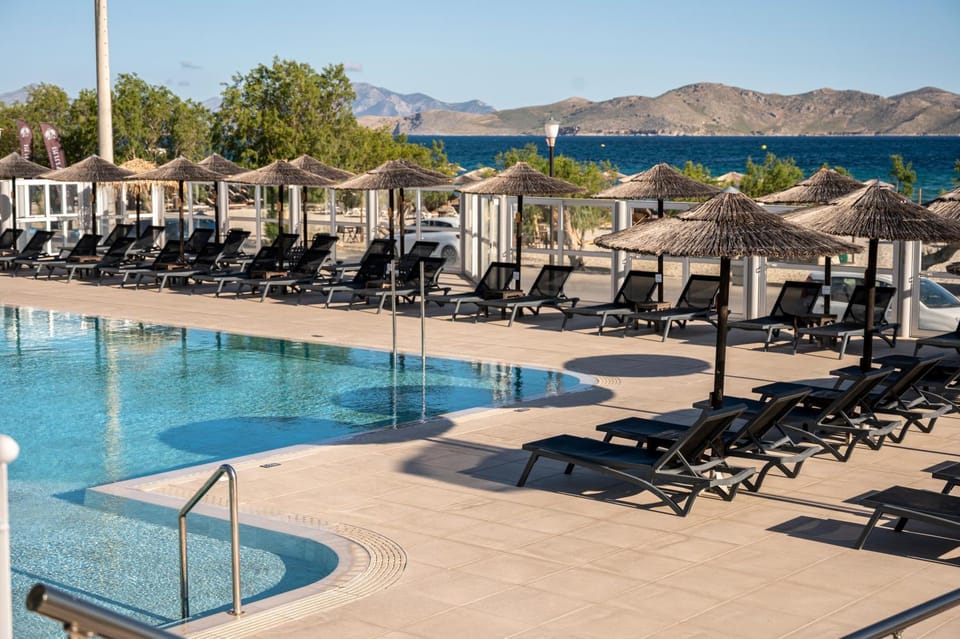 Swimming pool, sunbed
