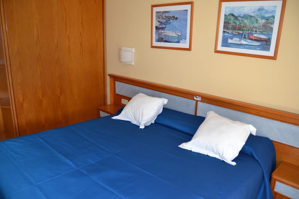 Bed, Photo of the whole room, Decorative detail