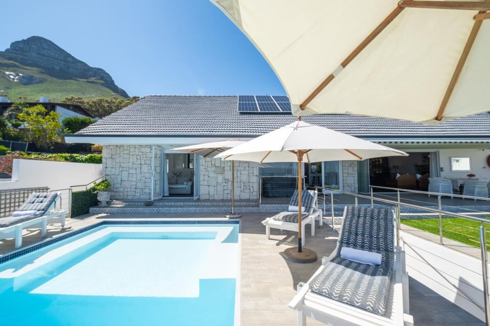 Property building, Patio, Spring, Day, Natural landscape, Diving, Mountain view, Pool view, Swimming pool, Swimming pool, sunbed