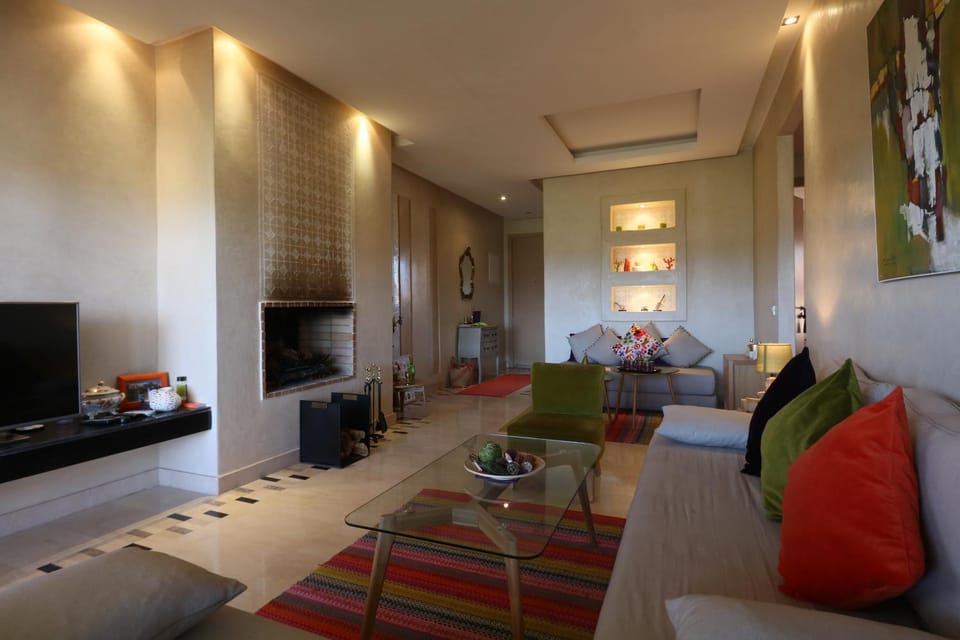 Restaurant/places to eat, Communal lounge/ TV room, TV and multimedia, Living room, Seating area, Evening entertainment