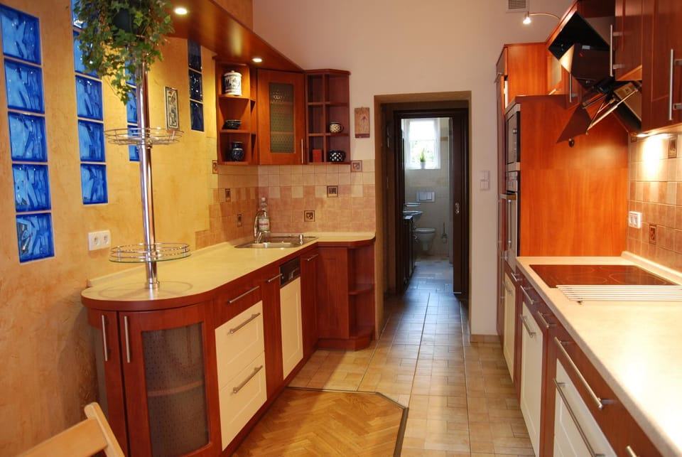 Kitchen or kitchenette, Street view