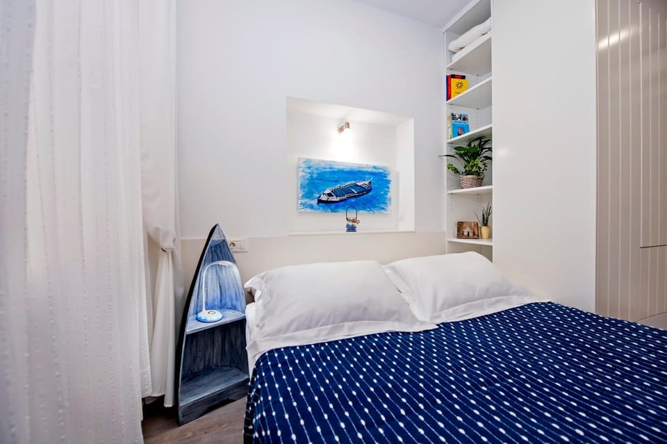 Bed, Bedroom, towels, wardrobe