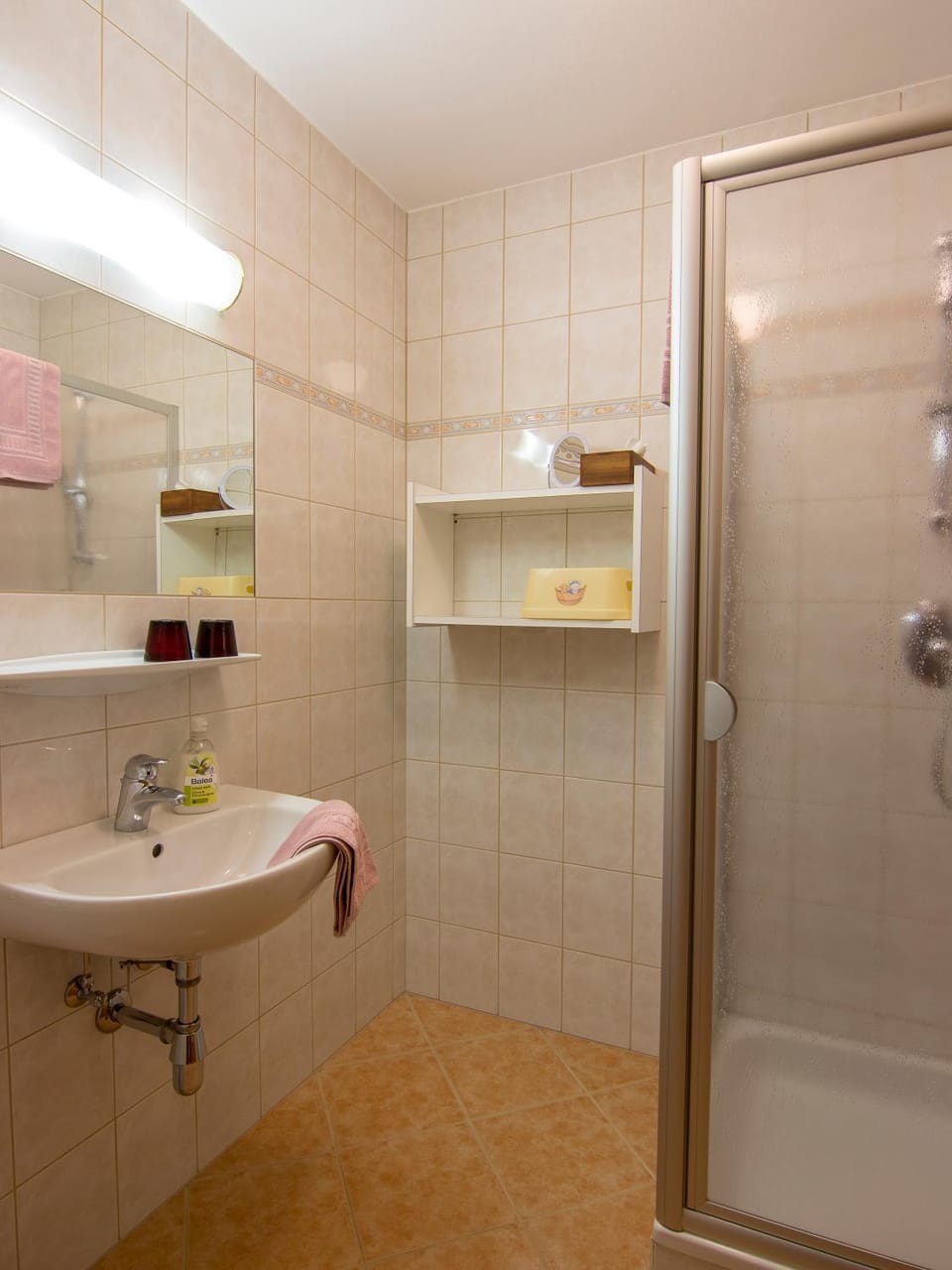 Bathroom, Decorative detail