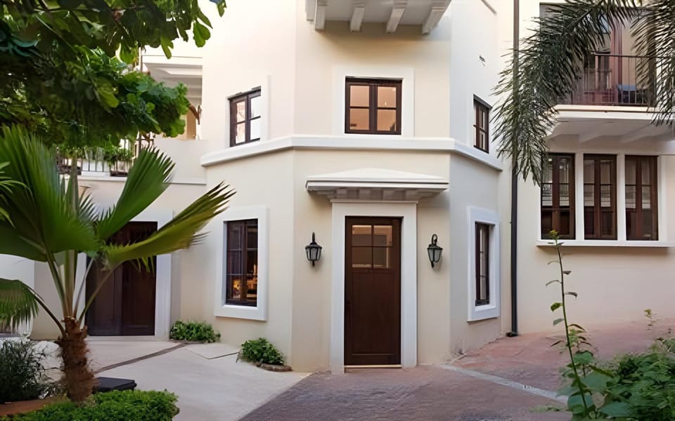 Property building, Facade/entrance, Off site