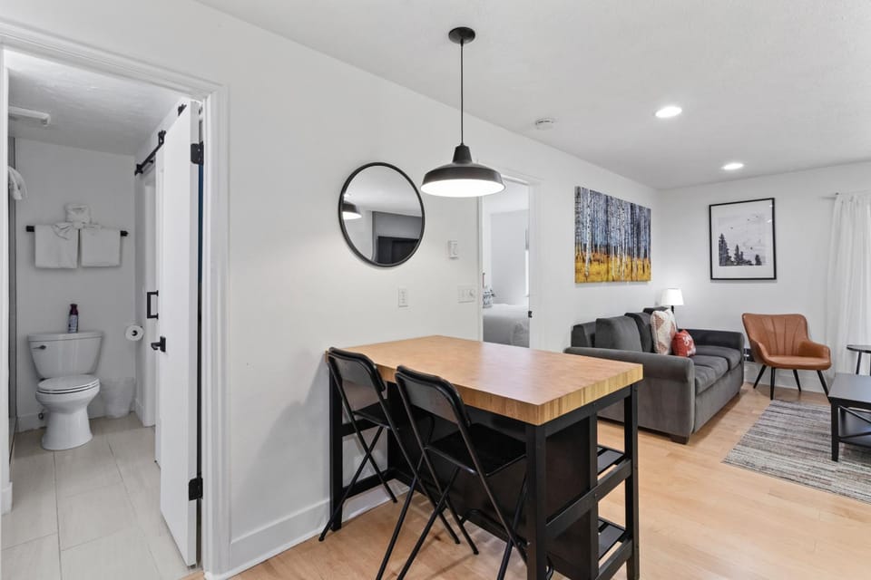 Bathroom, Dining area