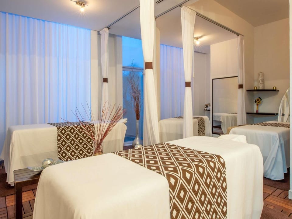 Property building, Spa and wellness centre/facilities