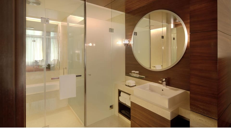 Shower, Toilet, Bathroom, towels
