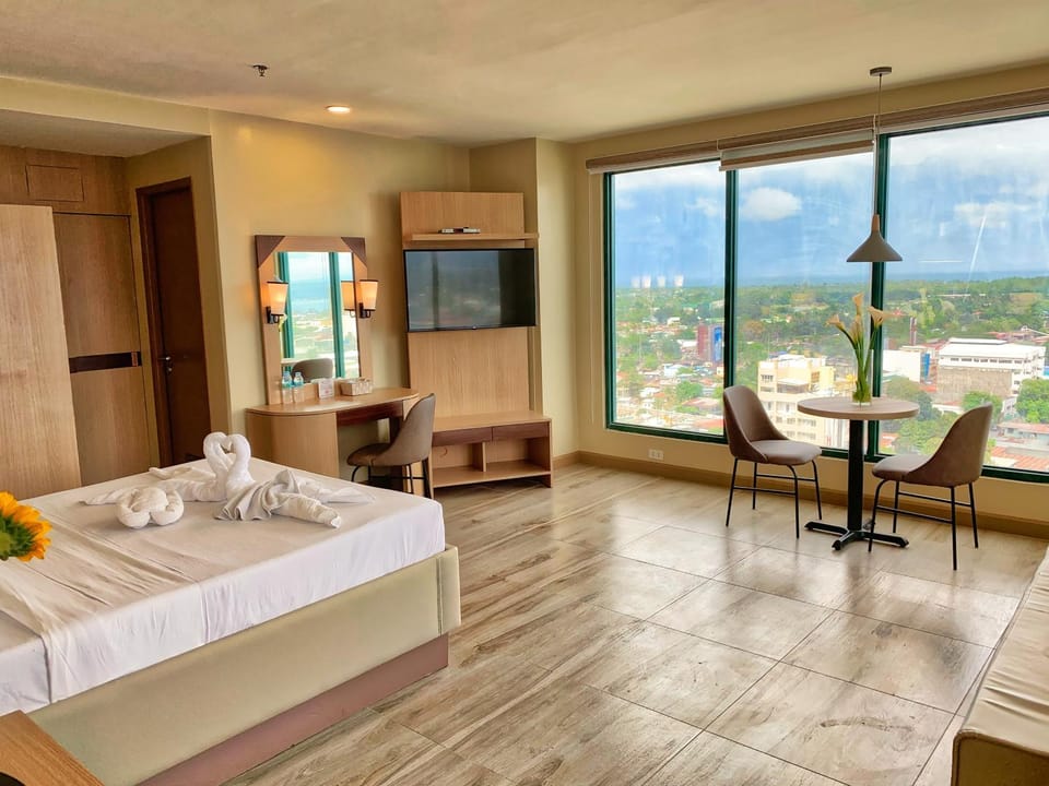 Photo of the whole room, City view
