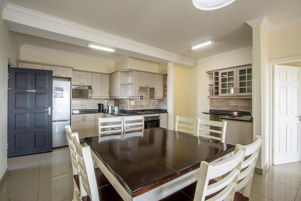 Dining area, oven, stove, toaster