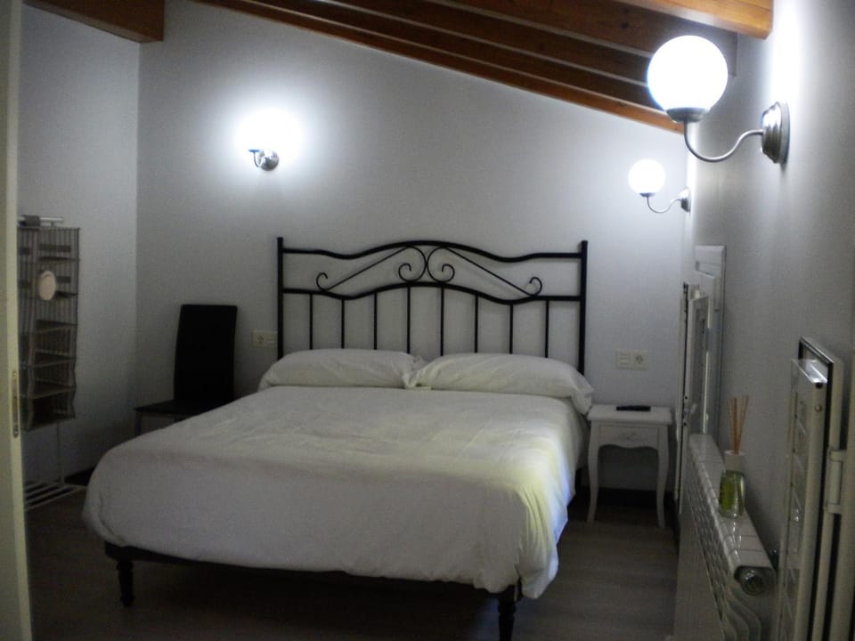 Bathroom, TV and multimedia, Bedroom
