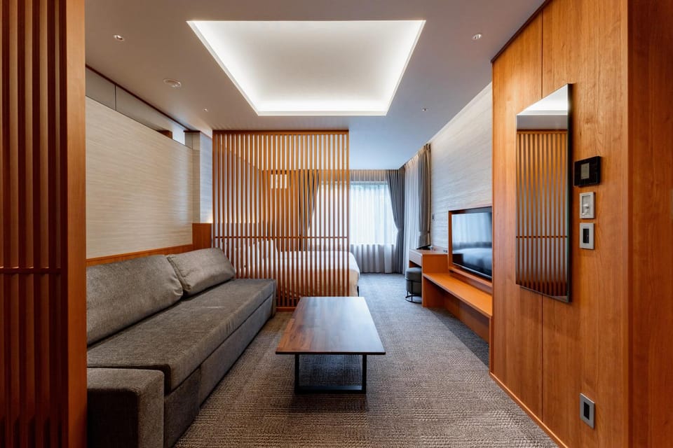 Bed, TV and multimedia, Living room, Photo of the whole room