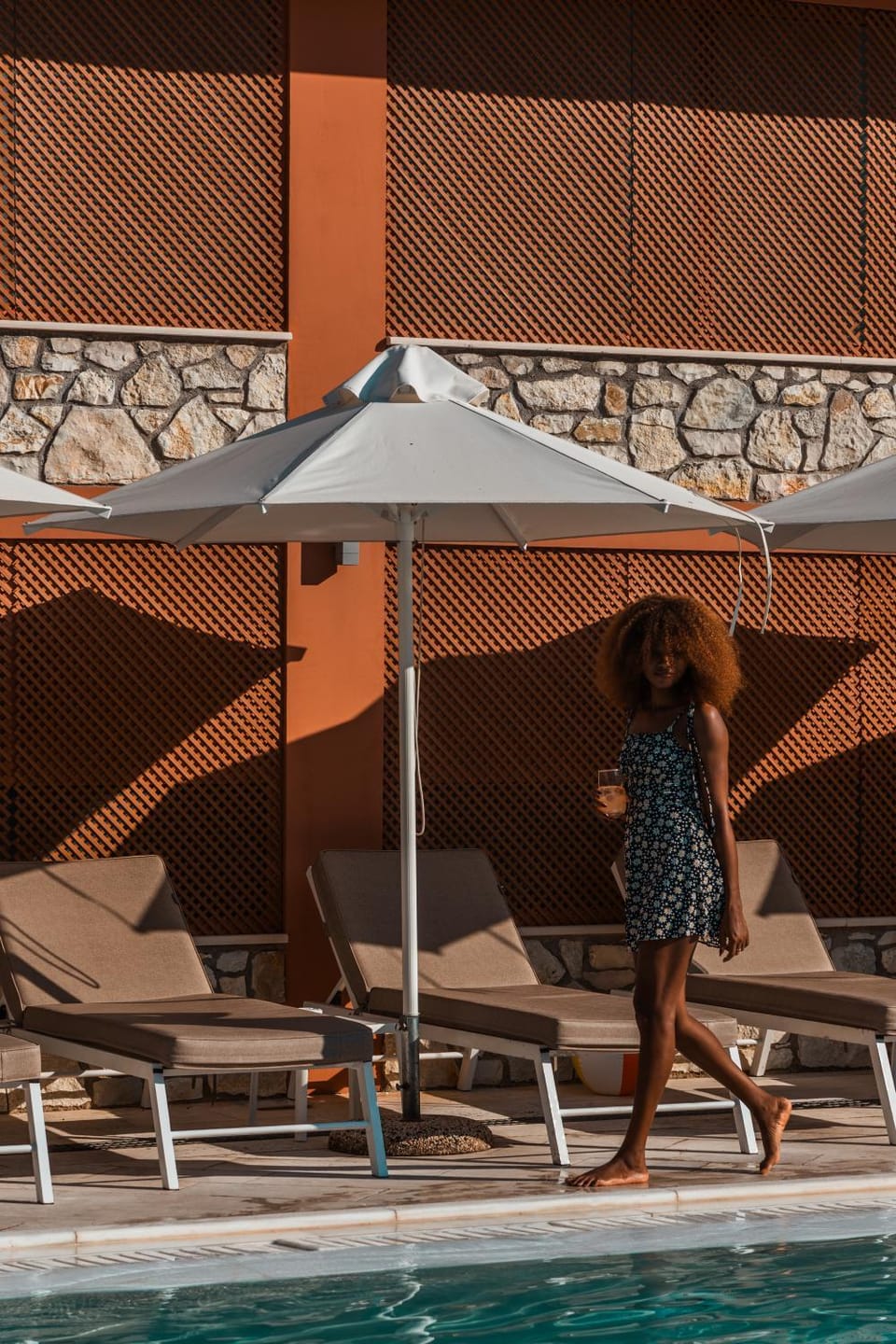 Swimming pool, sunbed