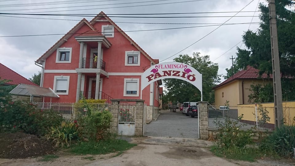 Flamingó Panzió Bed and Breakfast in Székesfehérvár