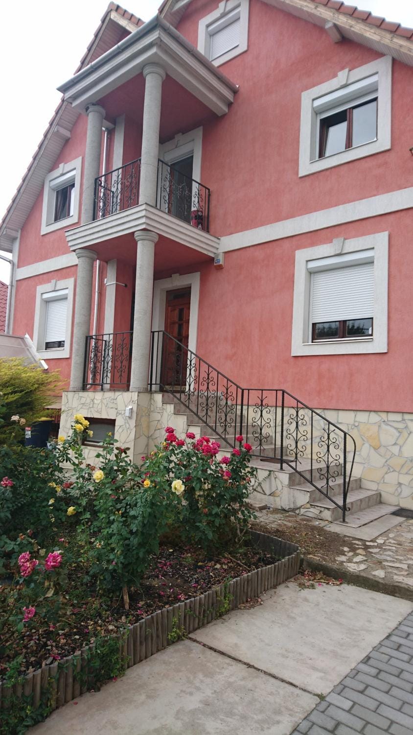 Flamingó Panzió Bed and Breakfast in Székesfehérvár