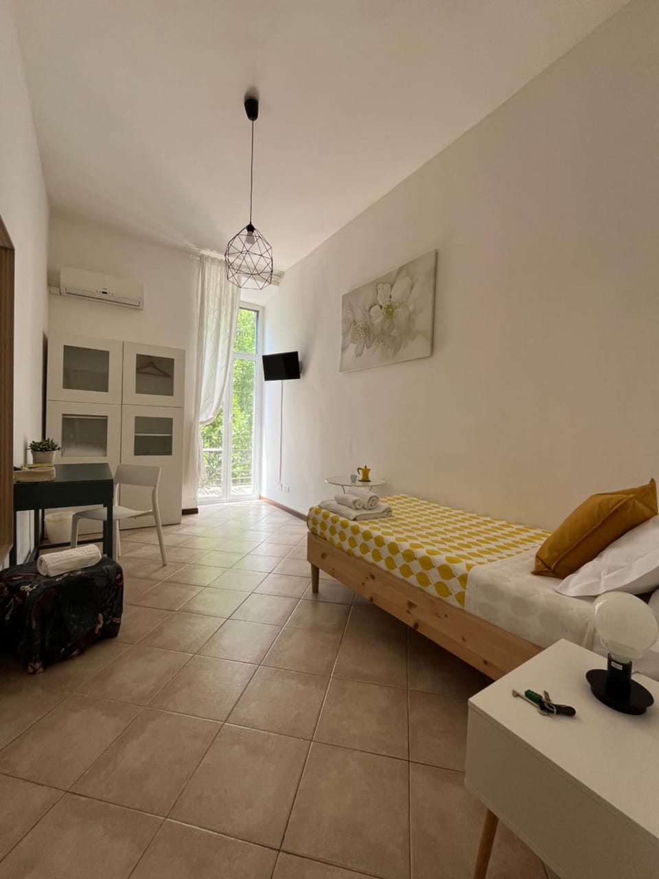 Bed, TV and multimedia, Bedroom, wardrobe