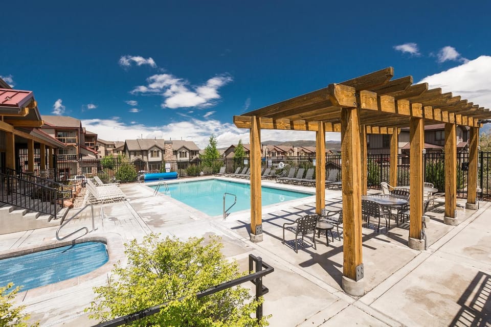 Hot Tub, Swimming pool