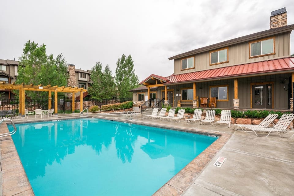 Hot Tub, Swimming pool
