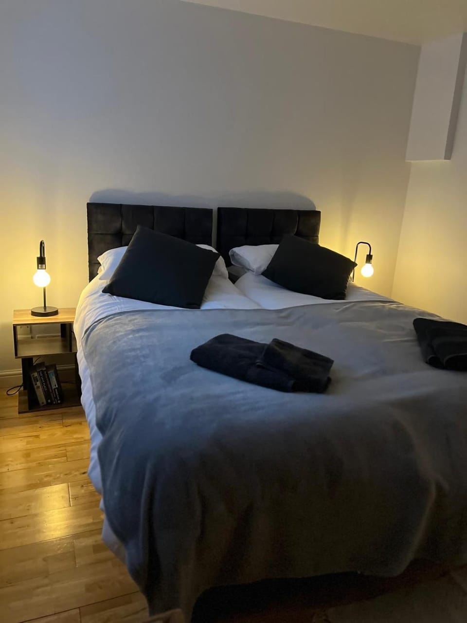 Cozy 1 Bedroom Basement Flat Apartment in London Borough of Camden