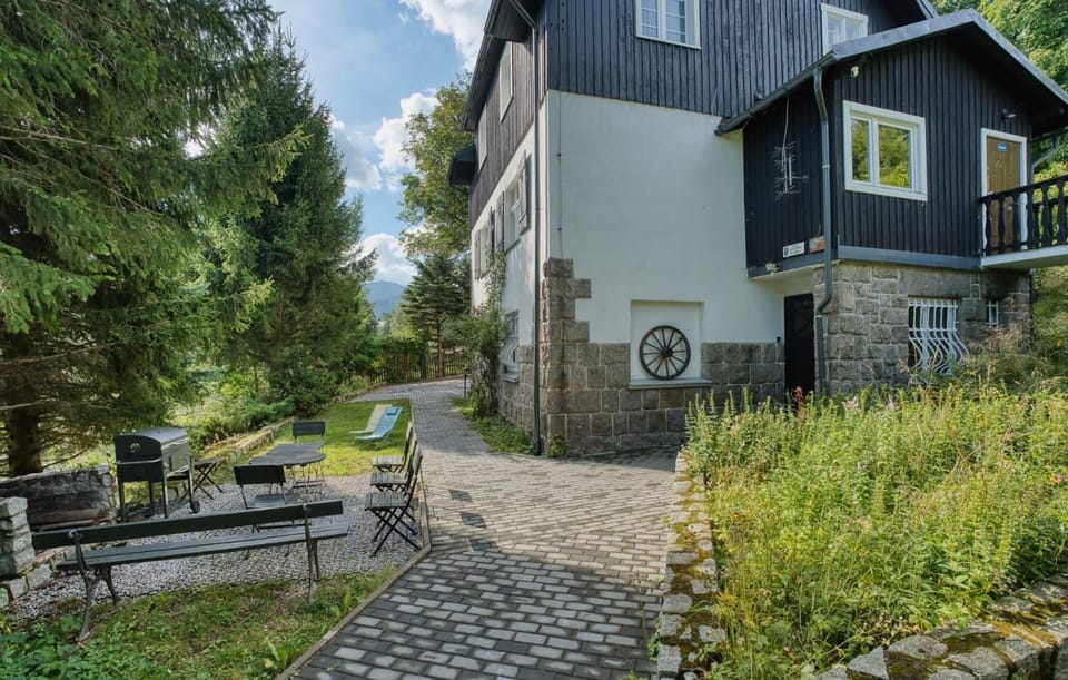 Property building, Day, Natural landscape, Garden
