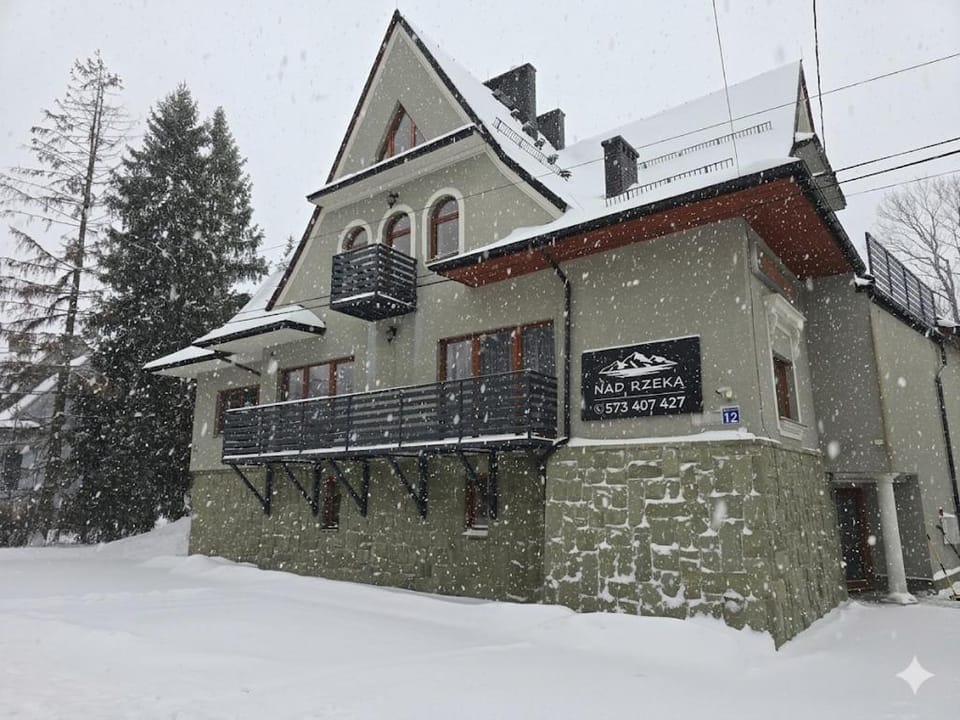 Property building, Day, Winter