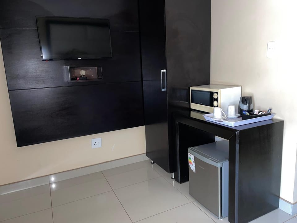 TV and multimedia, Coffee/tea facilities, minibar