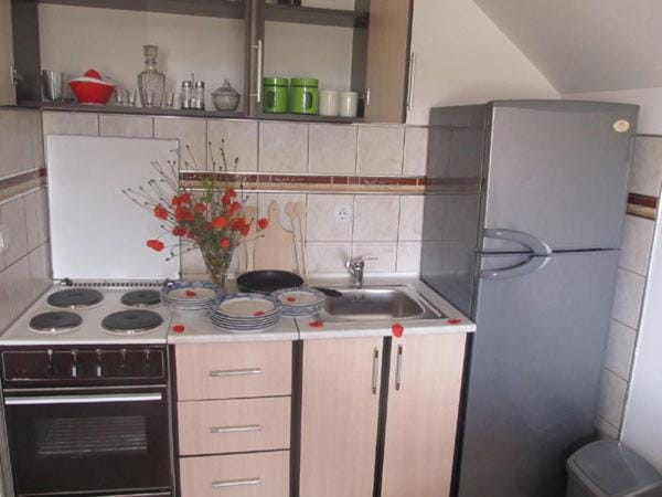 Coffee/tea facilities, Kitchen or kitchenette, Dining area