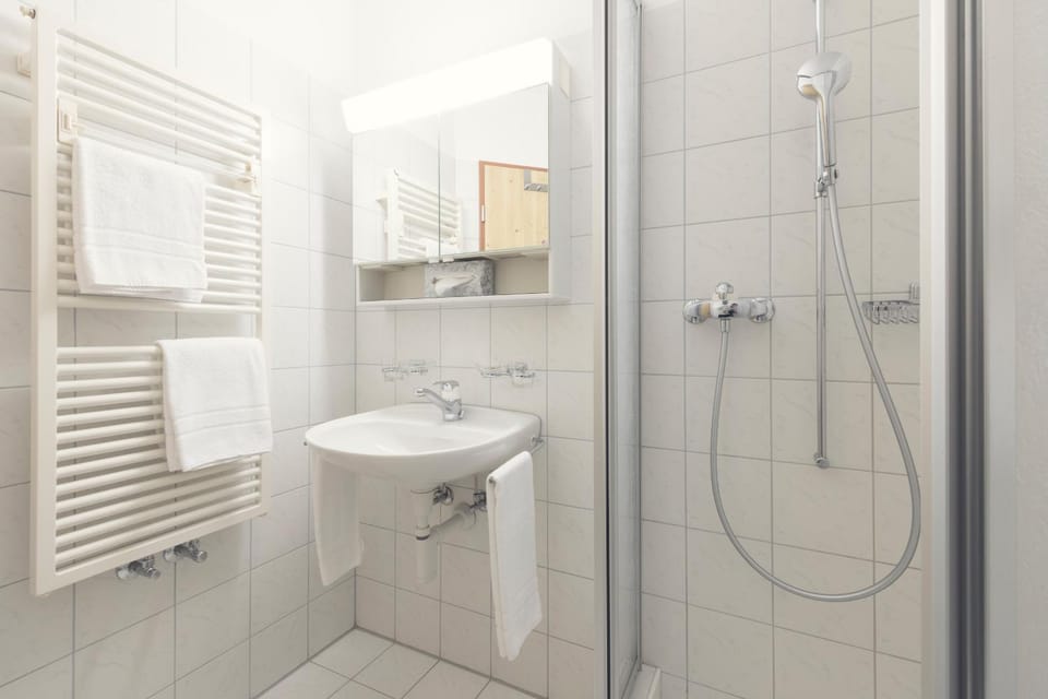Bathroom, Decorative detail