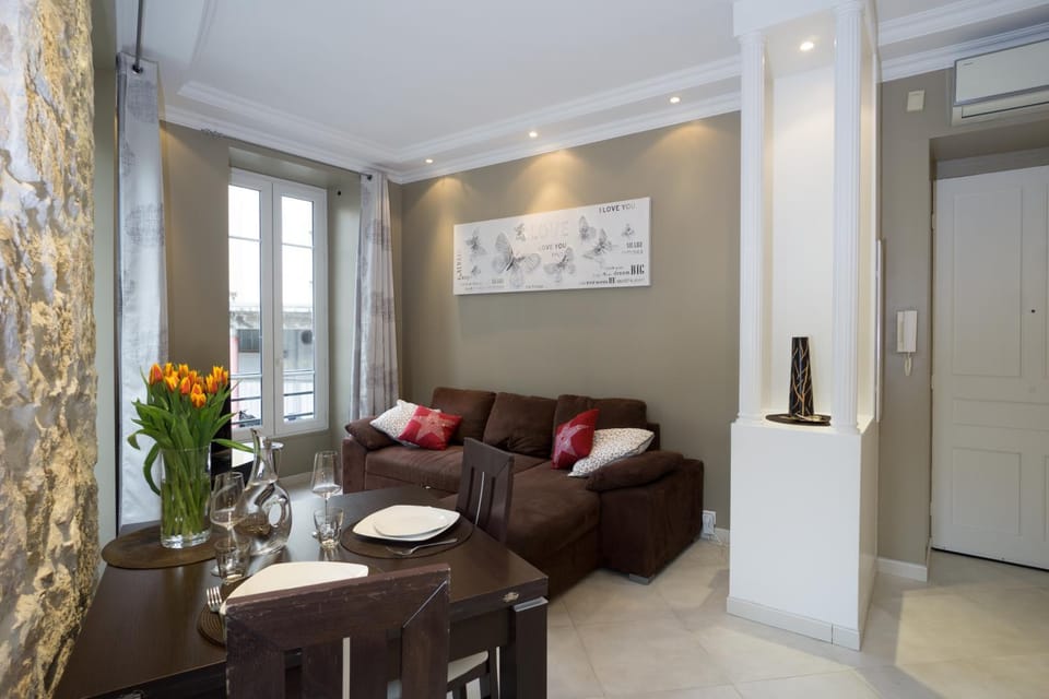 Day, Living room, Seating area, Dining area, Autumn, On site, Street view