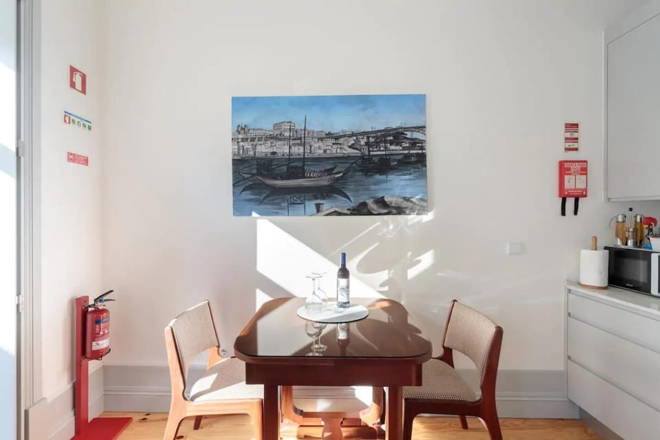 Kitchen or kitchenette, Seating area, Dining area