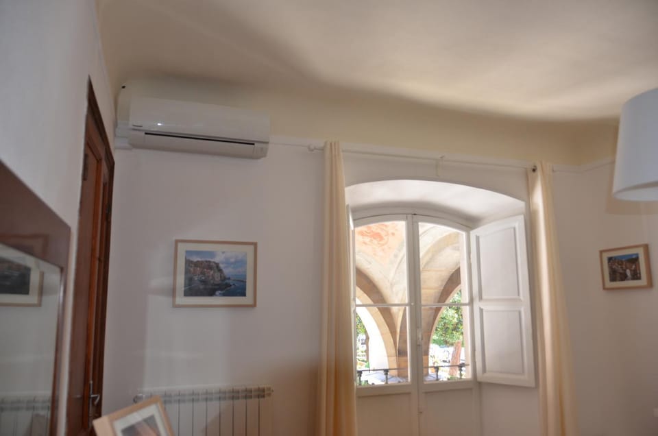 Bedroom, air conditioner