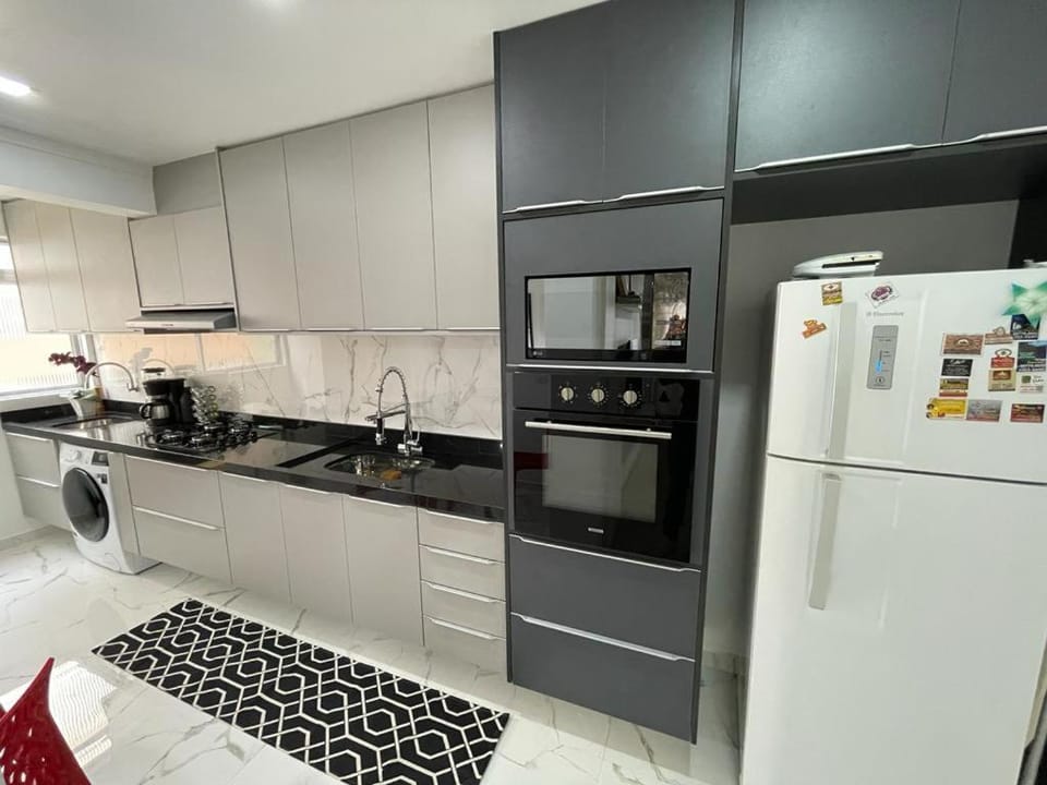 Coffee/tea facilities, Kitchen or kitchenette, oven, stove, washing machine