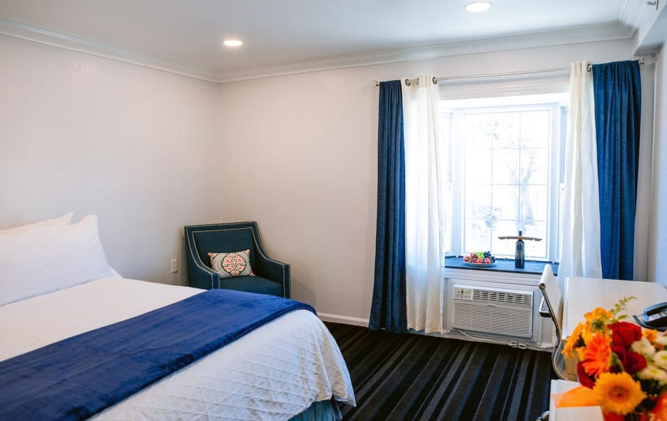 Bed, Photo of the whole room, Bedroom, hair dresser
