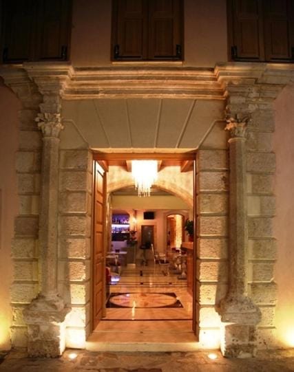 Facade/entrance