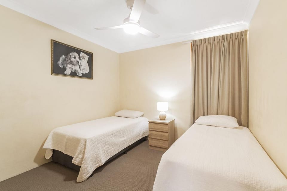 Unit 2 8 Banks Avenue Apartment in Tweed Heads