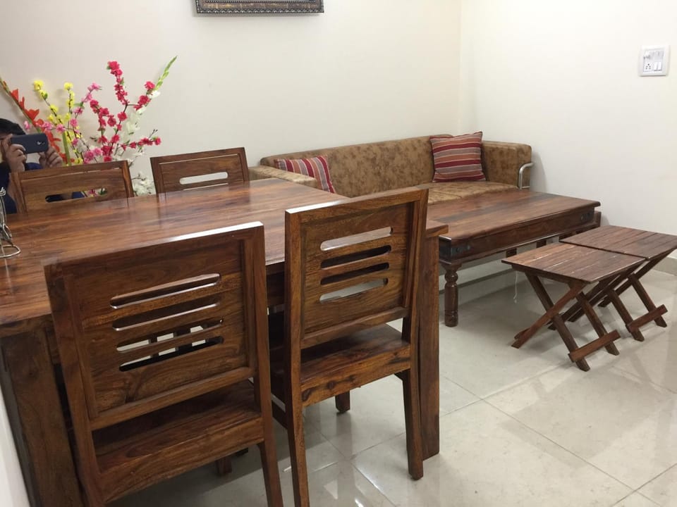 Staff, Communal lounge/ TV room, Facade/entrance, People, Activities, Bird's eye view, On-site shops, View (from property/room), Balcony/Terrace, Other, Floor plan, On site, Pets, City view, Time of day, Family