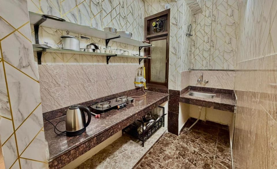 The Raveesh E24 - 2BHK Serviced Apartment Vacation rental in New Delhi