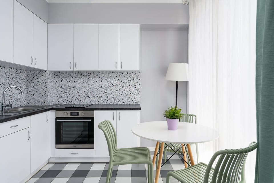 Kitchen or kitchenette, dishwasher