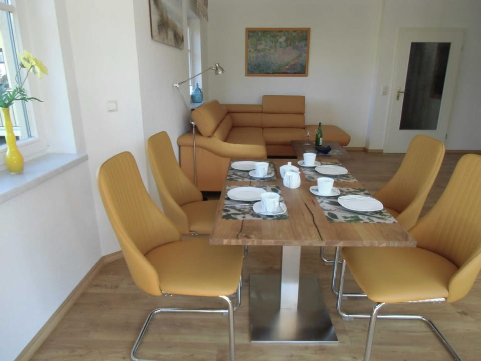 Photo of the whole room, Decorative detail, Seating area, Dining area